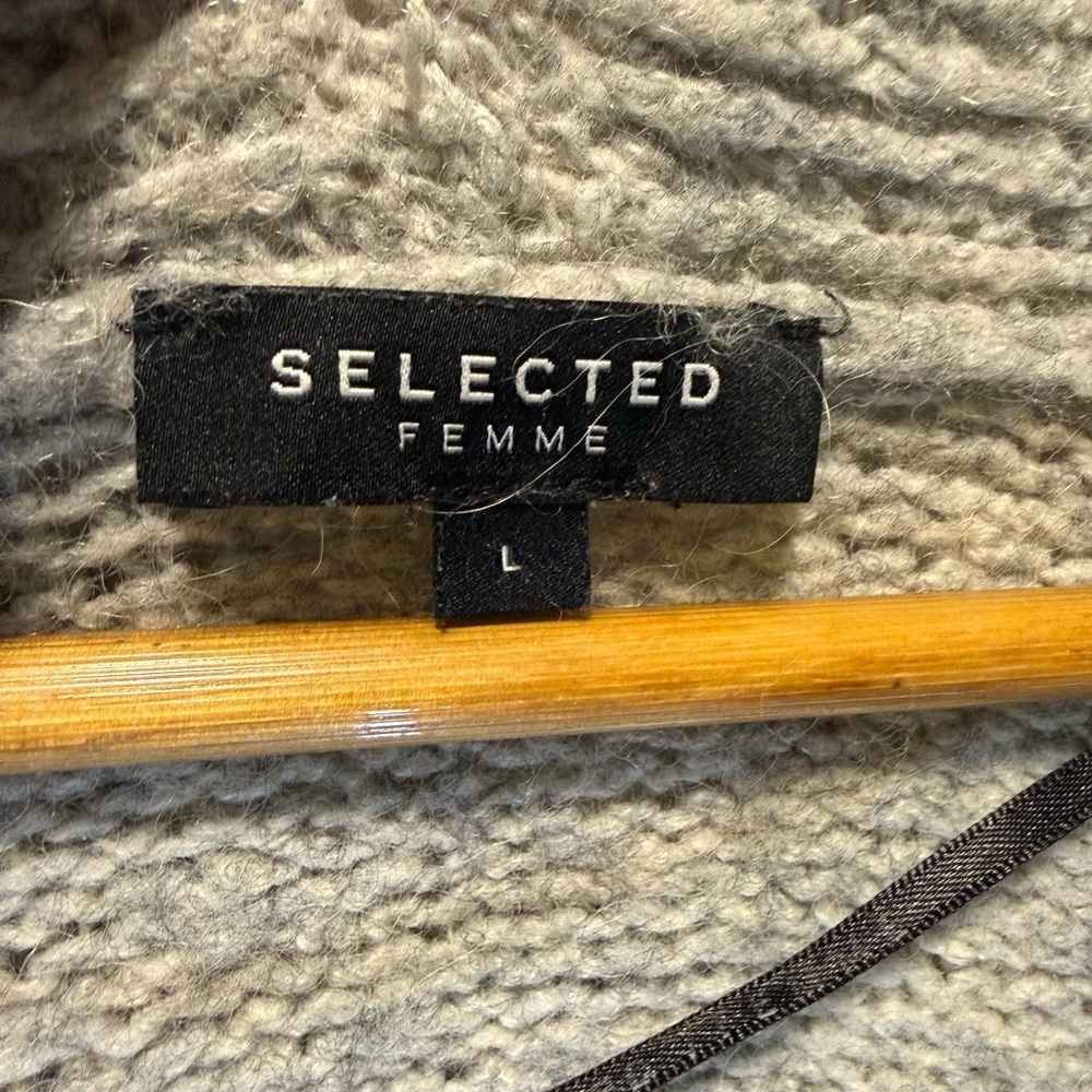 💸CLEARANCE 4/$15💸 Wool Gray Cardigan - Picture 2 of 5